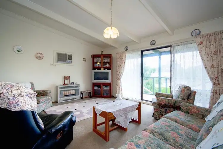 Sixth view of Homely house listing, 6 Arnold Court, Woodend VIC 3442