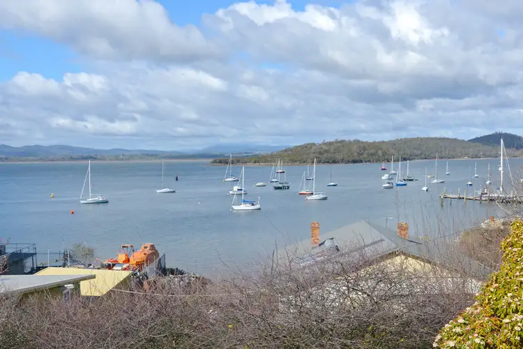111 Flinders Street, Beauty Point TAS 7270
