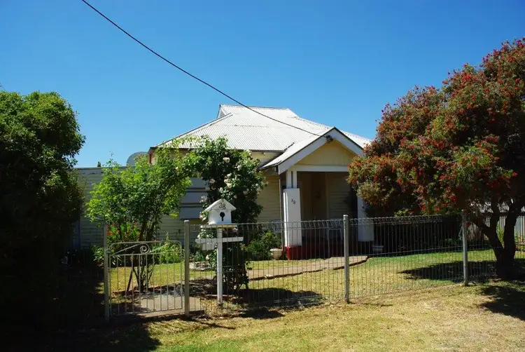 38 Simpson Street, Wellington NSW 2820
