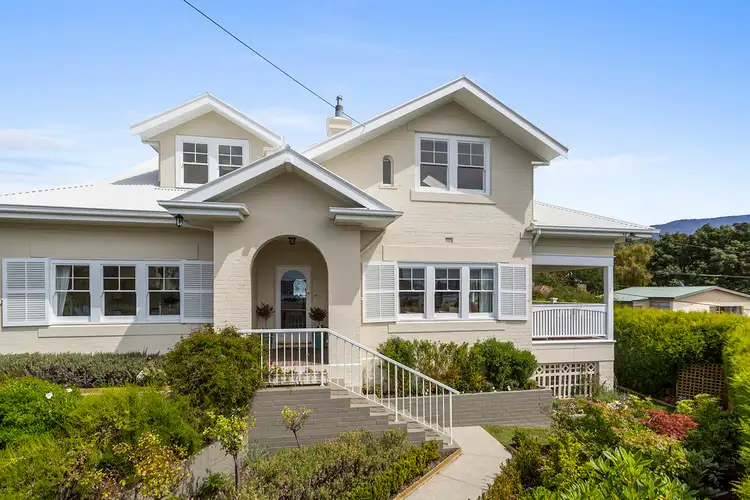 1 Ilfracombe Crescent, Sandy Bay TAS 7005