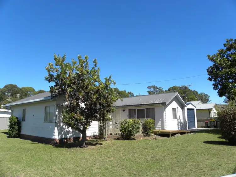 6 Bavarde Avenue, Batemans Bay NSW 2536
