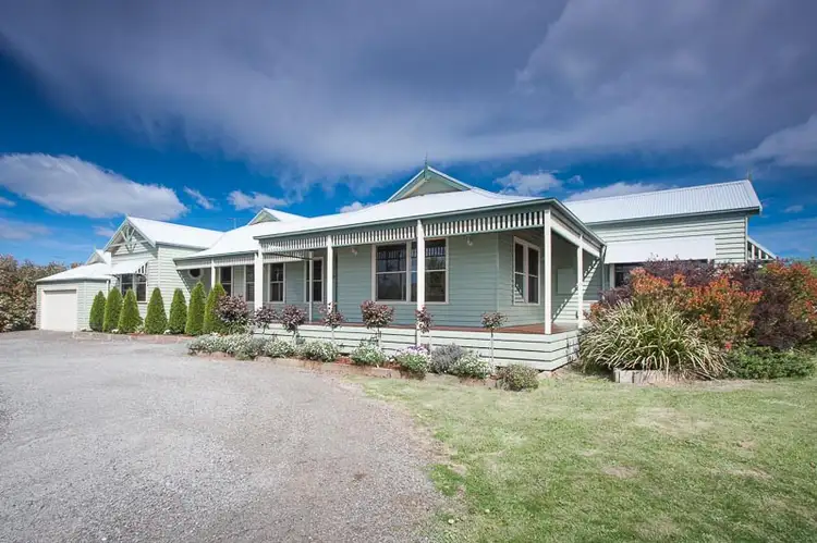 16 Bloomfield Road, Gisborne VIC 3437