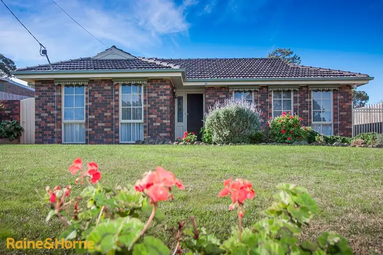 34 Gilchrist Crescent, Sunbury VIC 3429