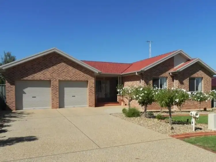 6 Dickson Road, Griffith NSW 2680