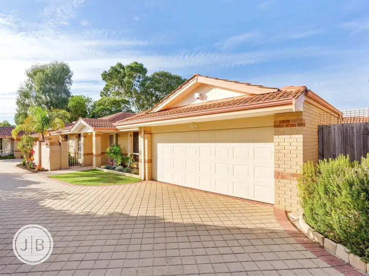 2/4 Henning Crescent, Manning WA 6152