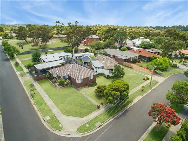1 Hughes court, Sunbury VIC 3429