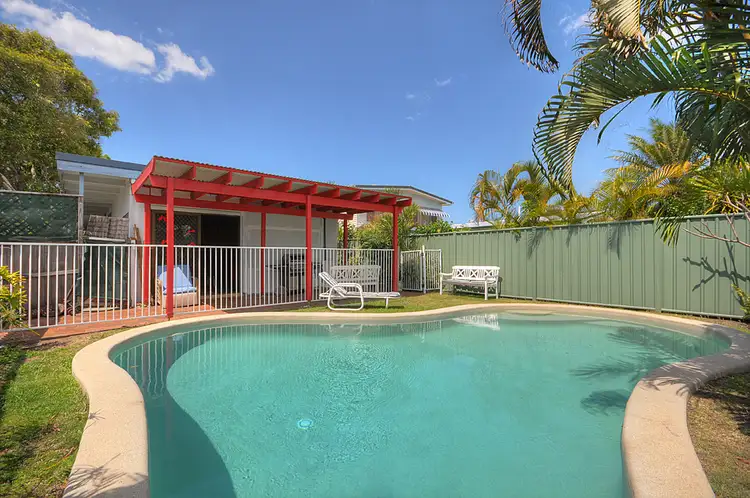 5 Hillcrest Parade, Miami QLD 4220