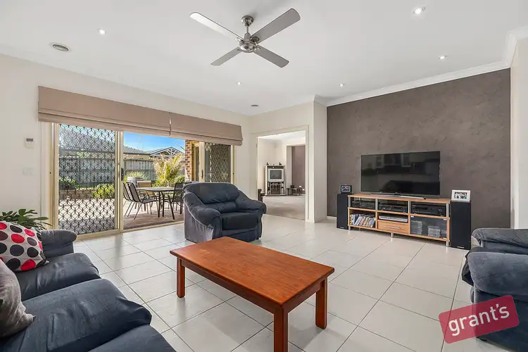 Sixth view of Homely house listing, 8 Rose Garden Court, Narre Warren North VIC 3804