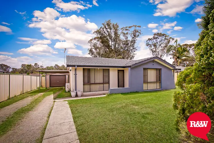 4 Macbeth Grove, St Clair NSW 2759