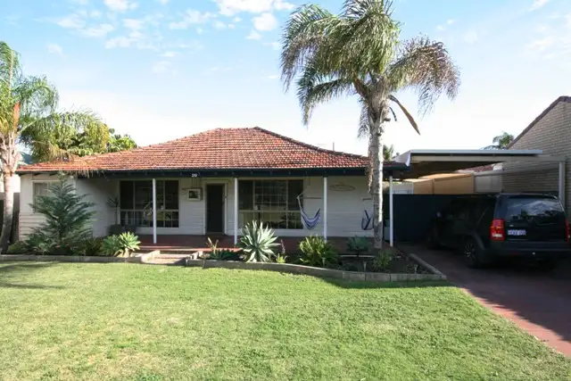 20 Regan St, Rockingham WA 6168