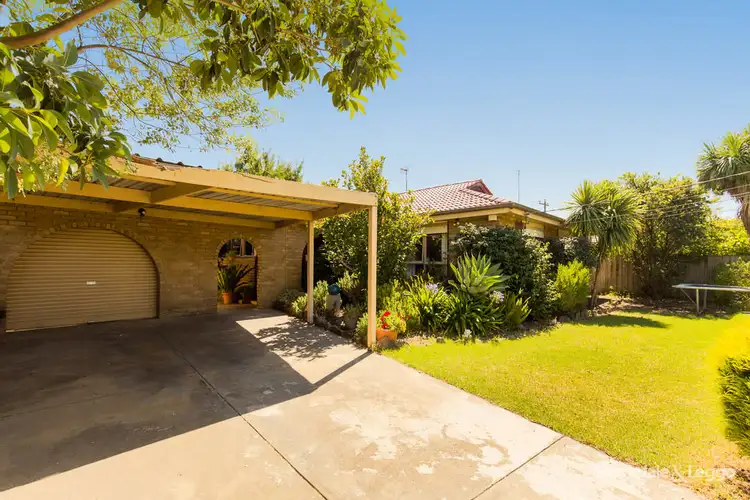4 Power Close, Gladstone Park VIC 3043