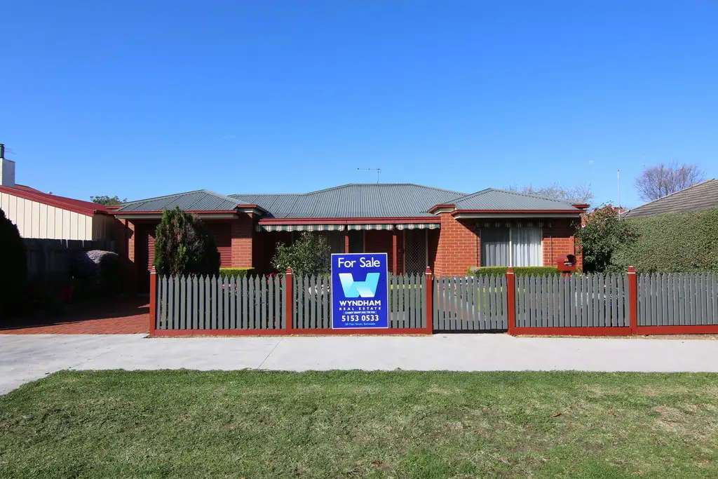 Main view of Homely unit listing, 1/11 Grant Street, Bairnsdale VIC 3875