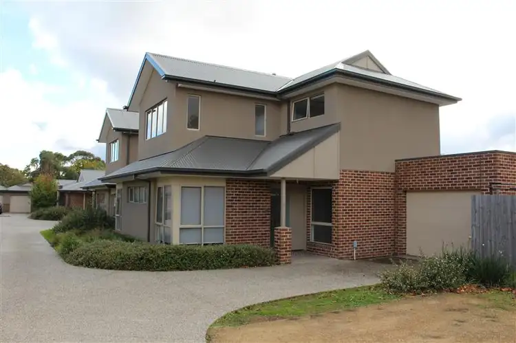 Unit 2/14-16 Rodney Street, Gisborne VIC 3437