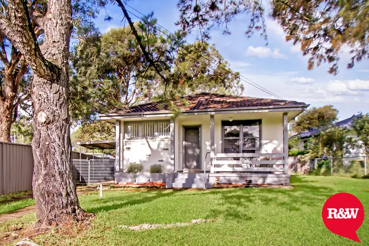 3 Tonga Place, Lethbridge Park NSW 2770