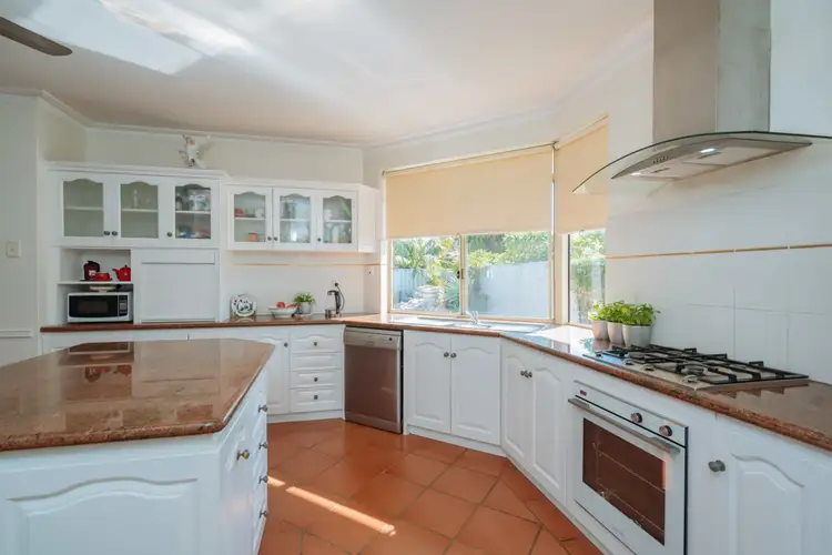 8 Ovens Place, Rockingham WA 6168