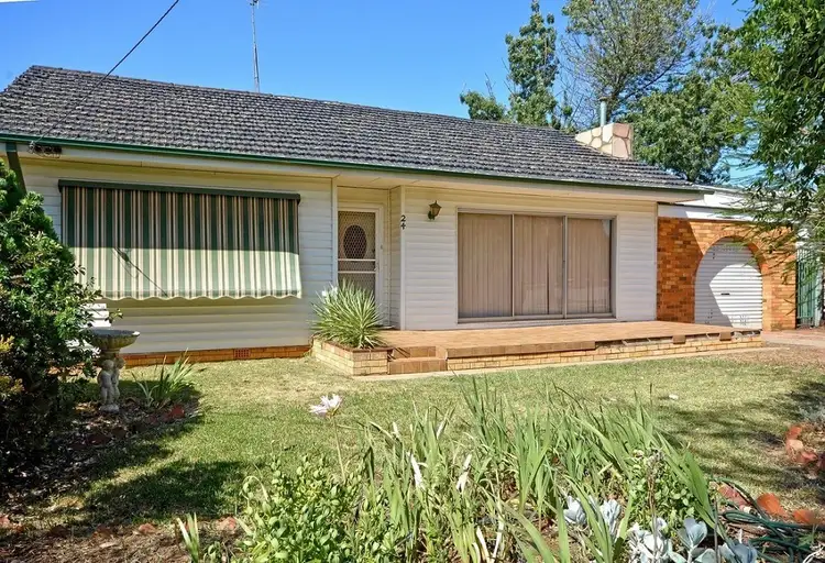 24 Brady Way, Leeton NSW 2705