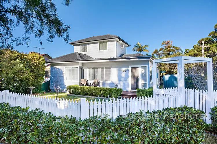 33 Clarendon Road, Peakhurst NSW 2210