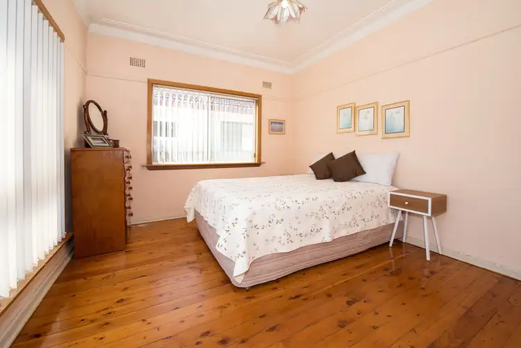 Fifth view of Homely house listing, 81 Macquarie Street, Chifley NSW 2036