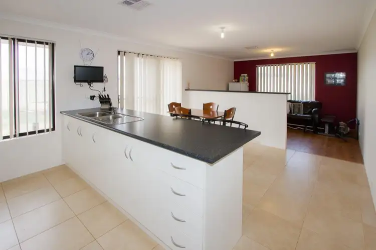 4 Colonen Street, Wandina WA 6530