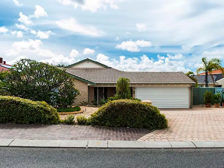 10 Southpointe Crescent, Ballajura WA 6066