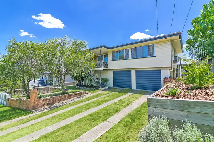 33 Pareena Crescent, Mansfield QLD 4122