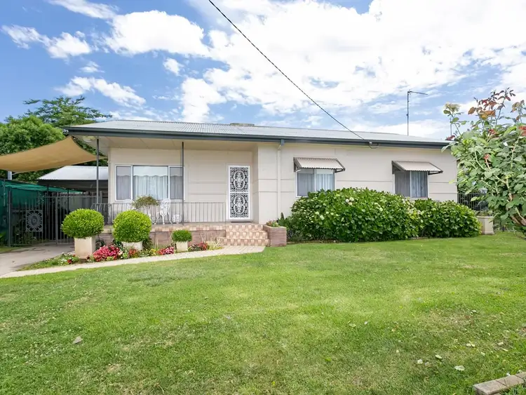 42 Plumpton Road, Kooringal NSW 2650