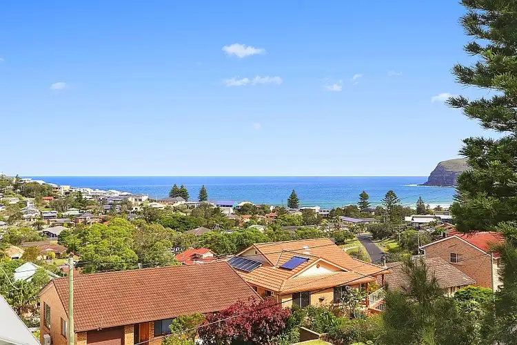 25 Fiesta Crescent, Copacabana NSW 2251