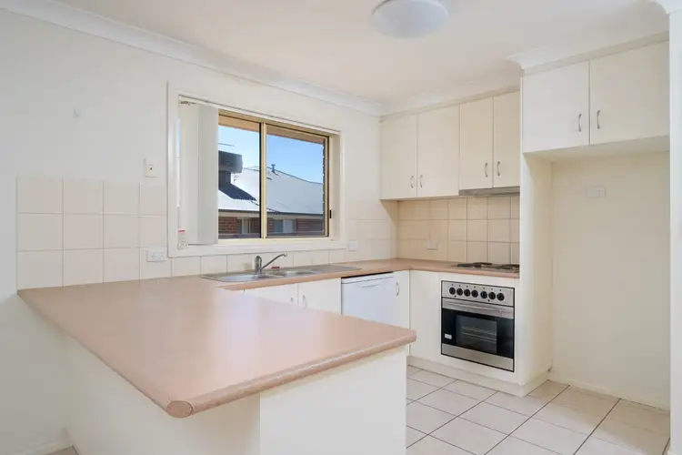 Fifth view of Homely villa listing, 2/10 Illeura Road, Bourkelands NSW 2650