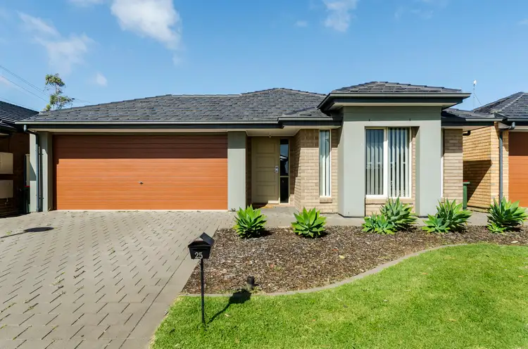25 Kinross Avenue