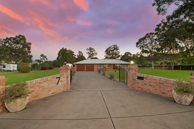 7 Forsythe Parade, Black Hill NSW 2322