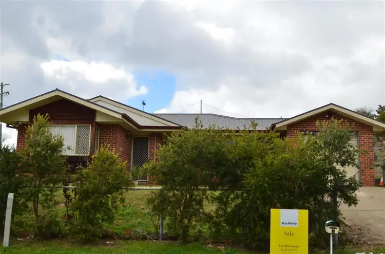 2 Cromwell Street, Adelong NSW 2729