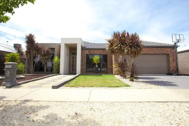 196 Barnes Boulevard, Horsham VIC 3400