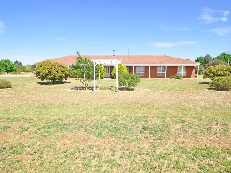 12 De Salis Drive, Junee NSW 2663