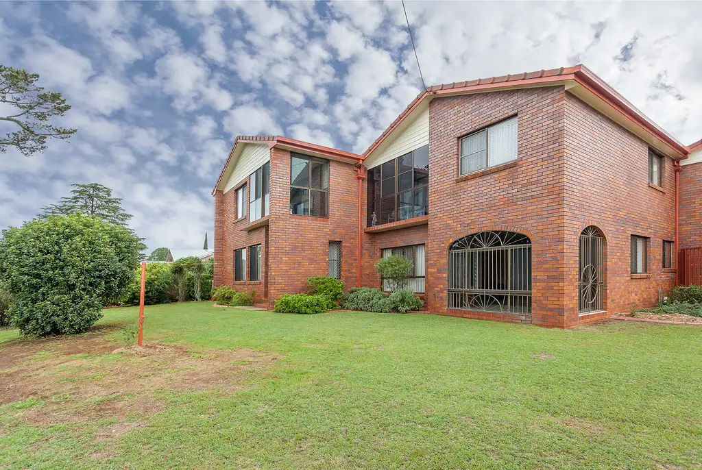 Main view of Homely unit listing, 2/2G James St (cnr Tourist Rd), Rangeville QLD 4350