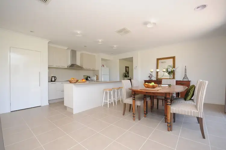 Third view of Homely house listing, 8 Stewart Place, Bairnsdale VIC 3875