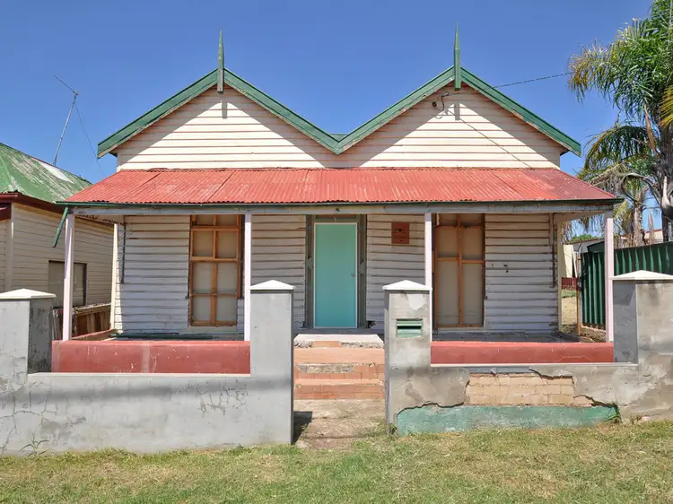 6 Thomas Street, Junee NSW 2663