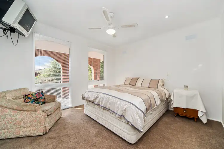 Fifth view of Homely house listing, 2 Medinah Close, Sunbury VIC 3429