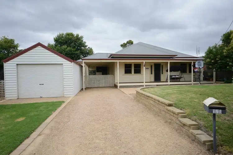 11 BROWN STREET, Bairnsdale VIC 3875