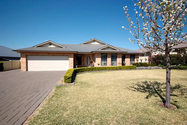 31 Lakeside Circuit, Dubbo NSW 2830