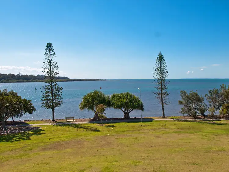 16 Portsmouth Place, Raby Bay QLD 4163