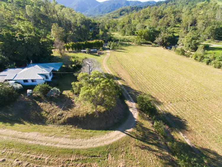 15 Thurgoods Road, Finch Hatton QLD 4756