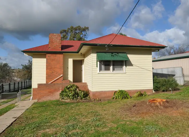 6 Robert Street, Junee NSW 2663