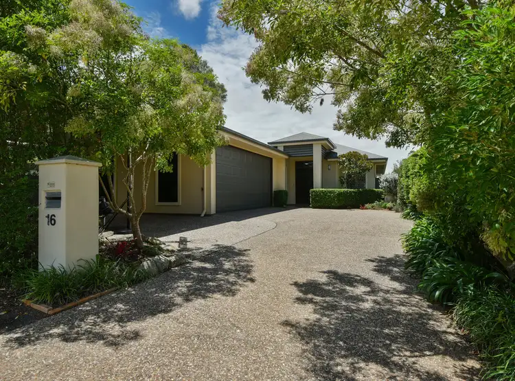 16 Glendower Street, Mount Lofty QLD 4350