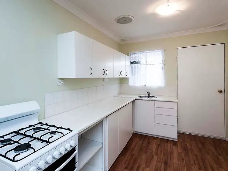 Fifth view of Homely unit listing, Unit 4/4 Uldina Place, Pinjarra WA 6208