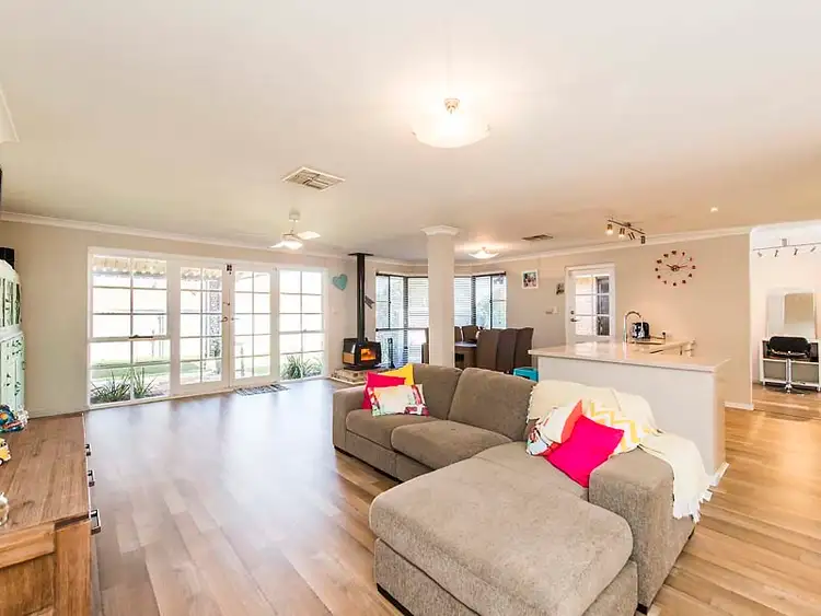 14 Falcon Court, High Wycombe WA 6057