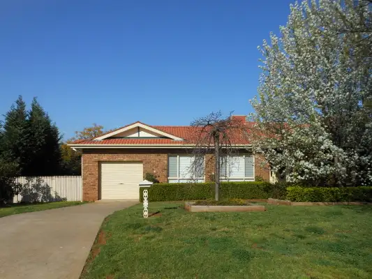 16 Mathew Street, Young NSW 2594