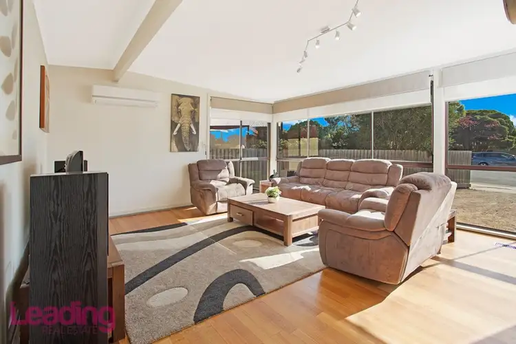 Second view of Homely house listing, 7 Mawson Court, Sunbury VIC 3429