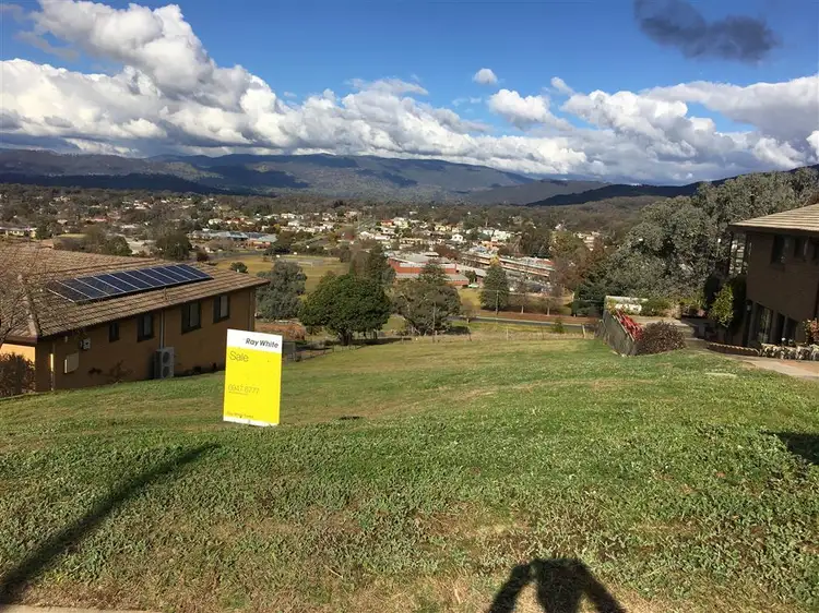 82 Howick Street, Tumut NSW 2720