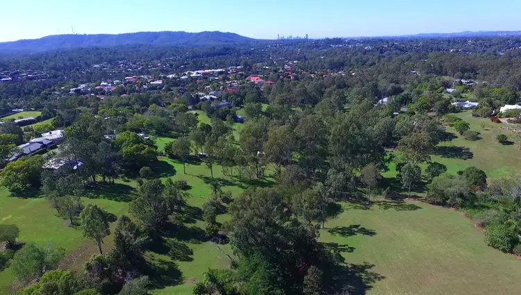 32 Westridge Street, Brookfield QLD 4069