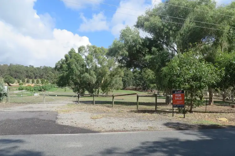 395 Lion Street, Sawyers Valley WA 6074